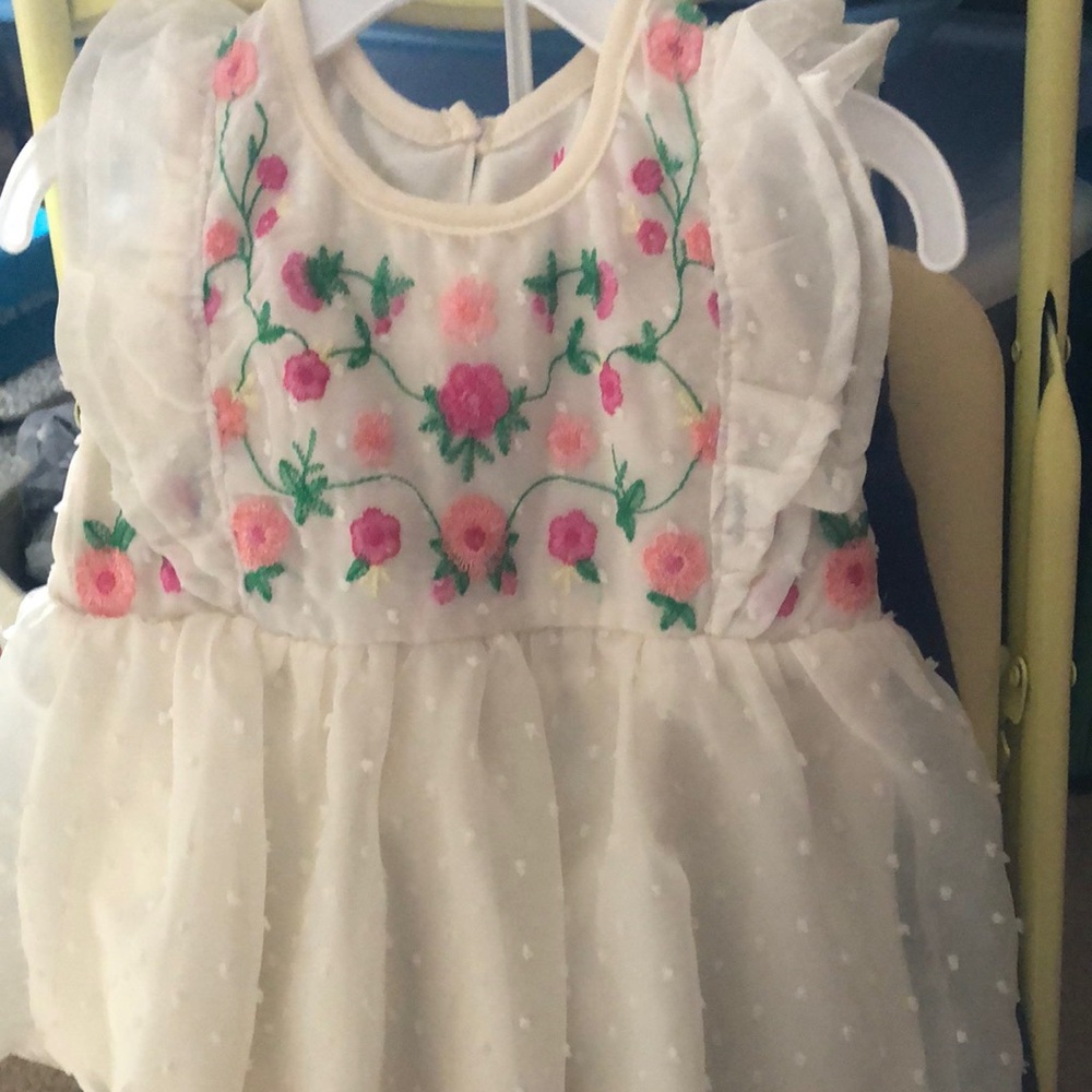 Floral Embroidered Baby top with capris set